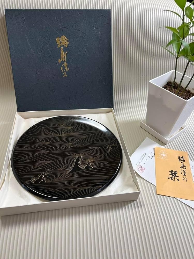 輪島塗の飾り盆 輪島塗 角盆 (小) -すすきの銀蒔絵仕上げ- [内外面とも黒色