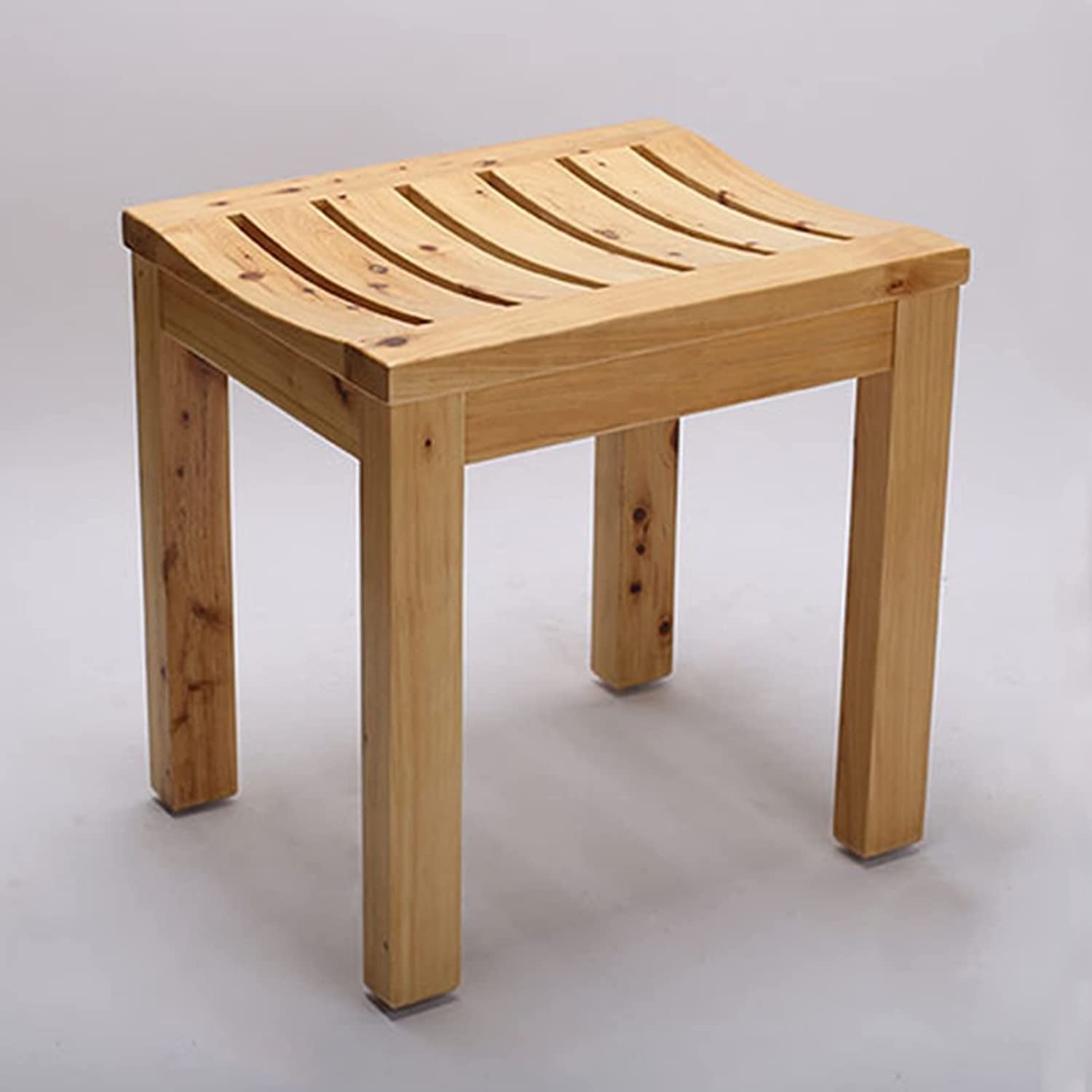 Chaise de douche en bois : aménagement et confort pour le bain des seniors