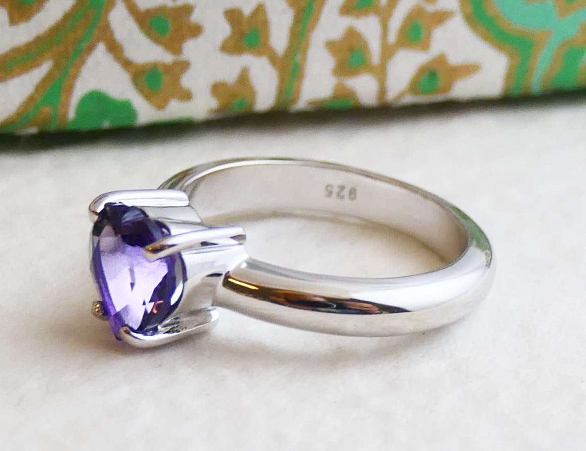 Anillo de plata esterlina con corazón de piedras preciosas de amatista