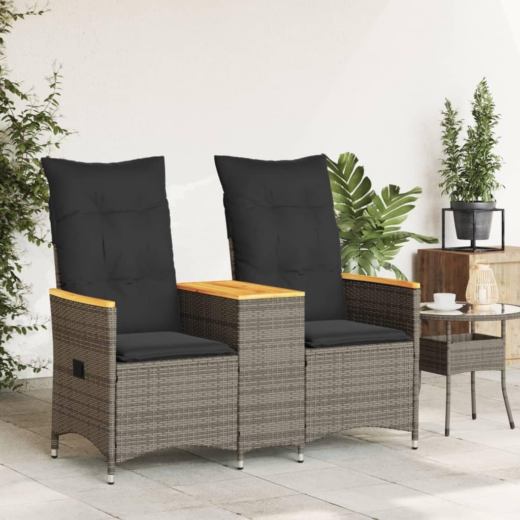 Gartensofa 2-Sitzer Verstellbar mit integriertem Tisch Grau Poly Rattan Gartenbank mit Auflagen Relaxsofa für Terrasse und Balkon Bequeme Sitzgruppe aus PE-Rattan und Akazienholz