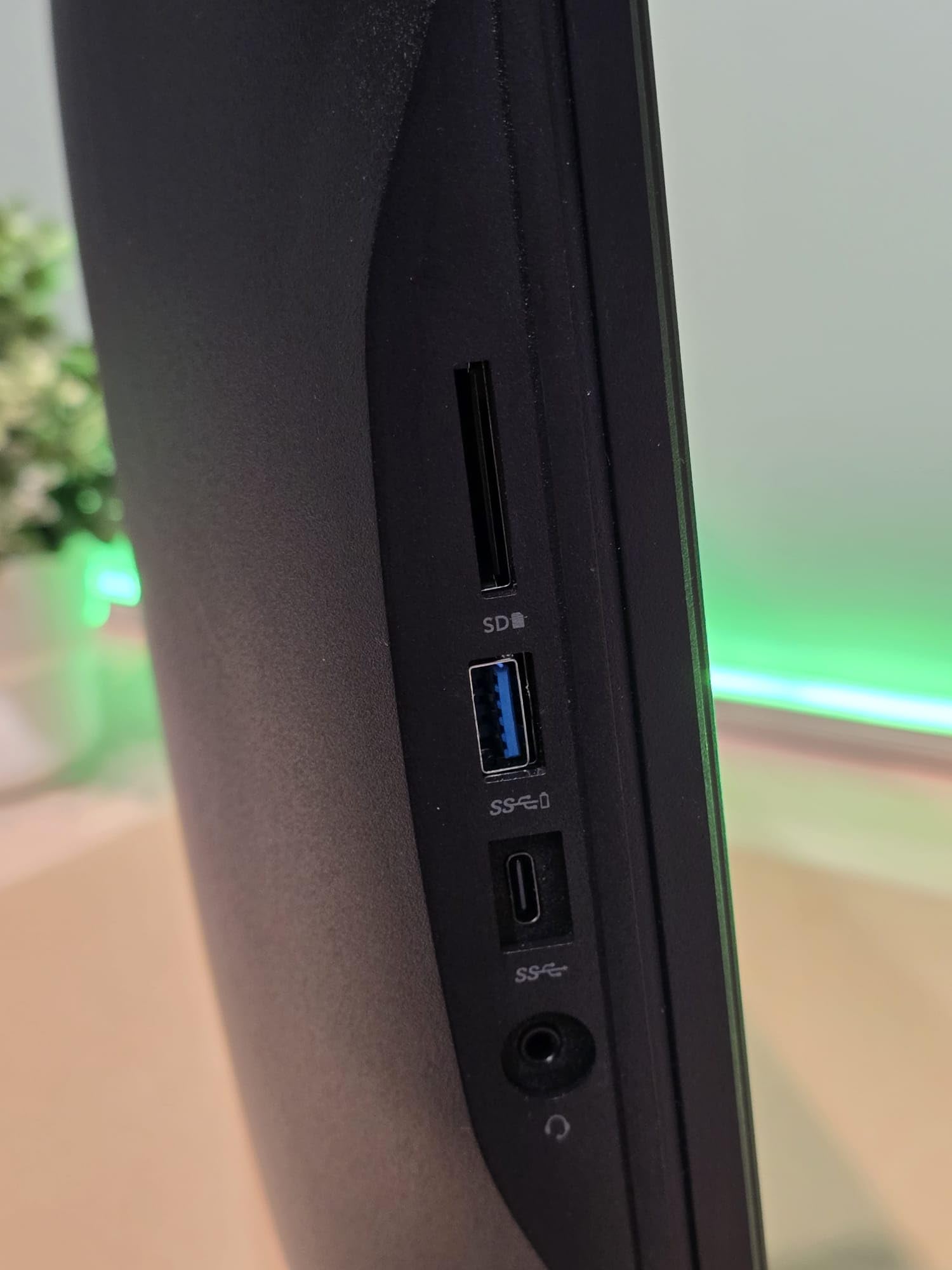 OptiPlex 7450 All in One PC 23" Full HD Core i5 7500 Windows 11 16GB RAM 256GB SSD + 500GB HDD WIFI HDMI Ricondizionato