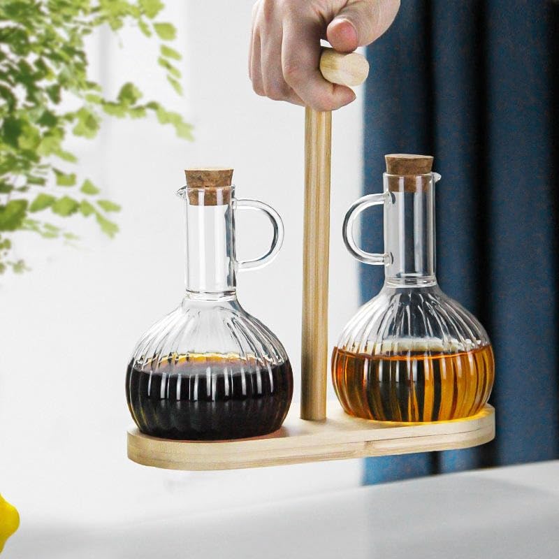 Deconox 2'li Bambu Stand ile Cam Yağdanlık ve Sirkelik Seti, Yemek Masası ve Sofralarınız İçin Bambu Standlı Şık Masa Üstü Yağ ve Sirke Şişeleri