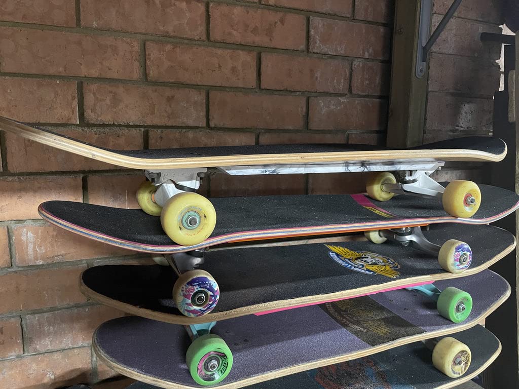 Better Bearings Flash Lightning – Lot de 16 roulements à roulettes en céramique, patins à roulettes ABEC 9, résistants, durables, pré-lubrifiés, boucliers en caoutchouc remplaçables, soutien féminin