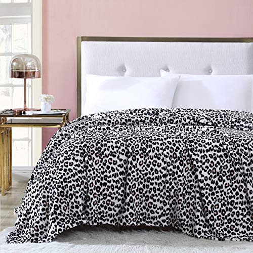 Image of Betsey Johnson - Blanket, Ultra-Soft Plush Bedding, Warm & Cozy, Oversized Room Essentials (Leopard, Queen)