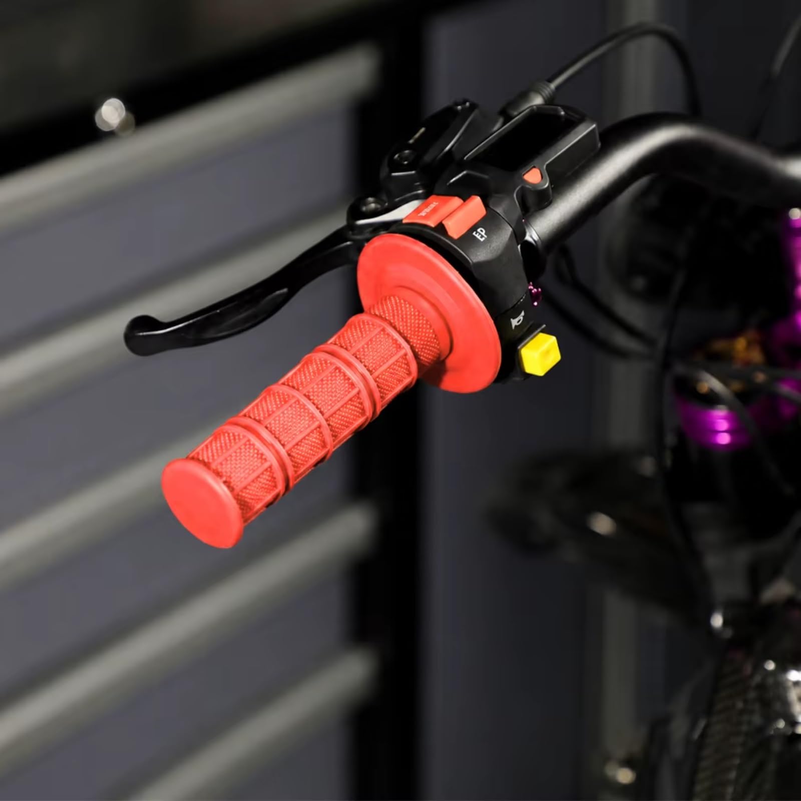 Pièces Poignées Caoutchouc Guidon Motos Pour Q20 Yozam IN10 250-550cc poignée moto