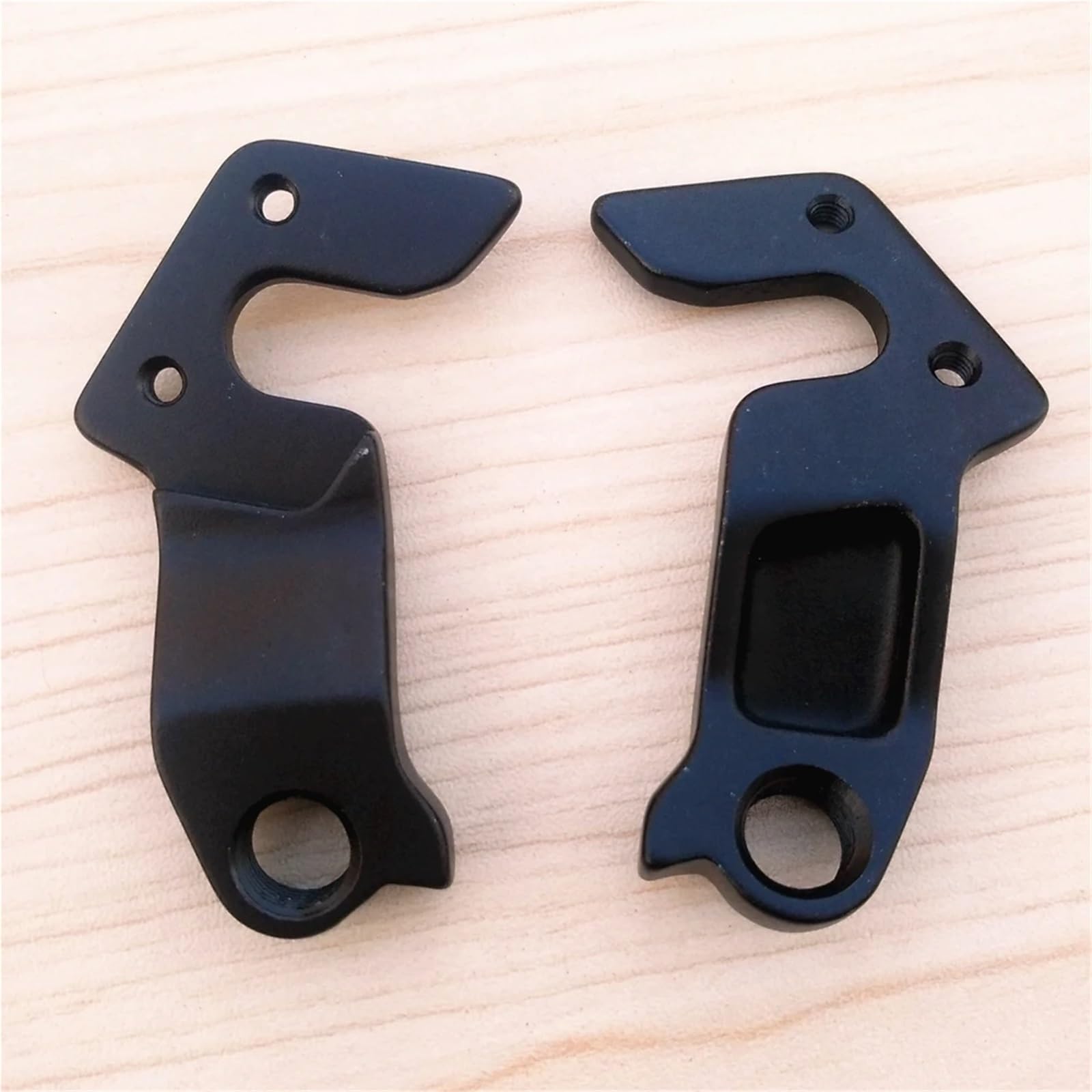 Lot de 2 Pattes de dérailleur arrière for vélo, Compatible avec Les modèles O/R/B/E/AD/e/s/e/r/c/i/o/n E/s/c/o/l/a/r P/e/n/d/i/n/o C/a/m/b/i/o O/R/B/E/A//A/L/M/AH/Y/D/R/OK/E/R/A/M/ /MX26 et 29