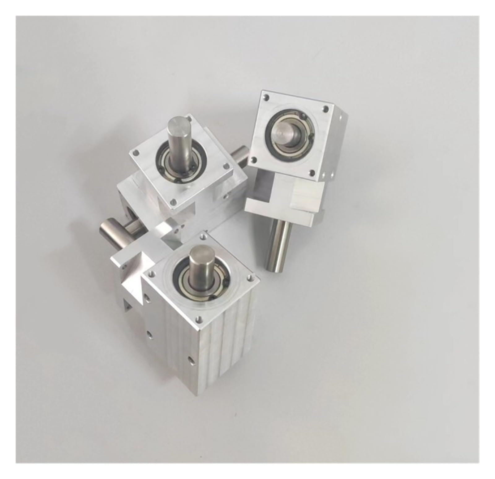 Przełożenie 1:1 Przekładnia zębata stożkowa spiralna Przekładnia komutatorowa 90 stopni Podwójny wał 12MM Ten sam kierunek Moduł DIY(Model2)