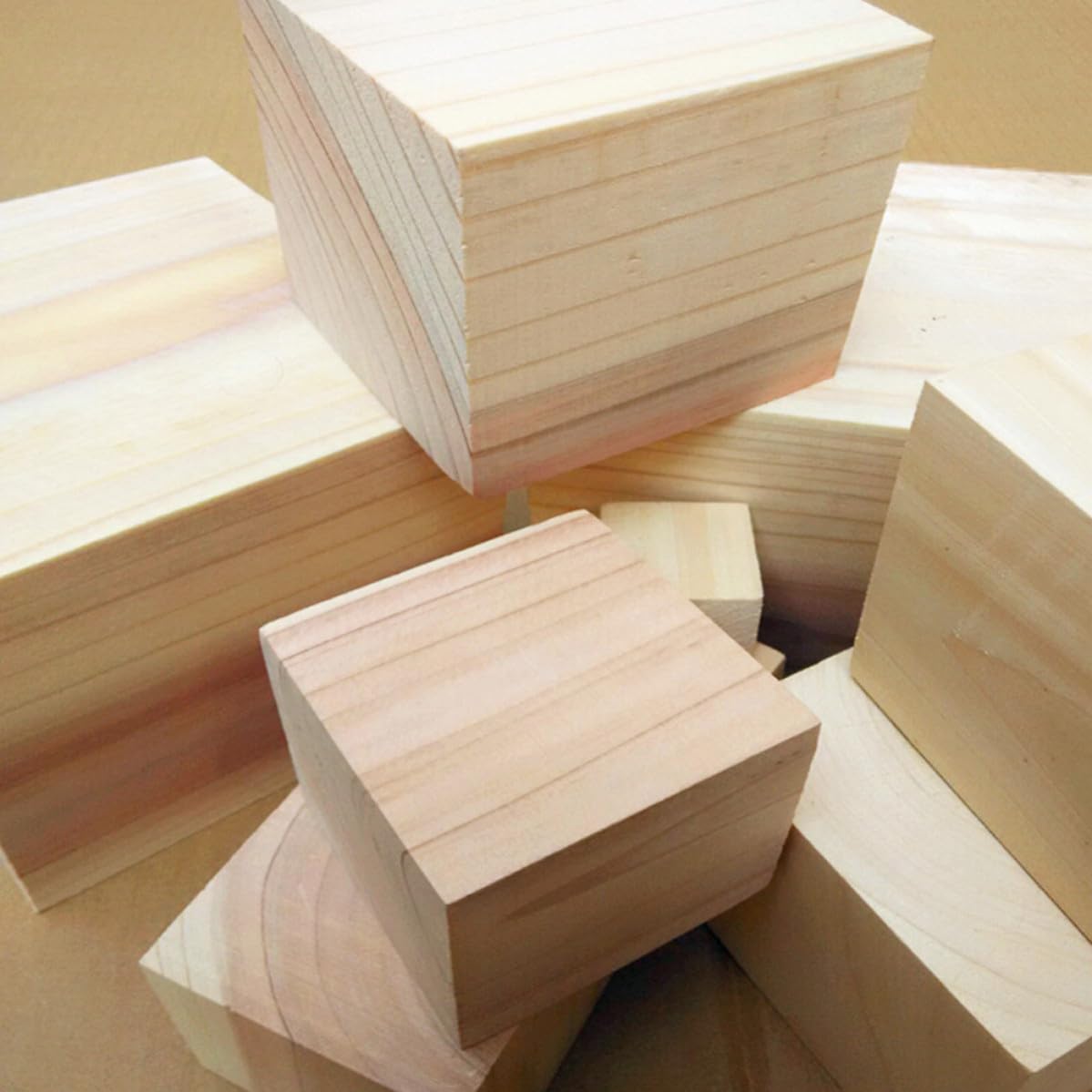 WOONEKY 36 Bloques Cuadrados de Madera de Pino Natural sin Tratar para Manualidades, Cubos Pequeños de 38 Mm para Bricolaje y Embellecimiento Creativo en Proyectos Artísticos