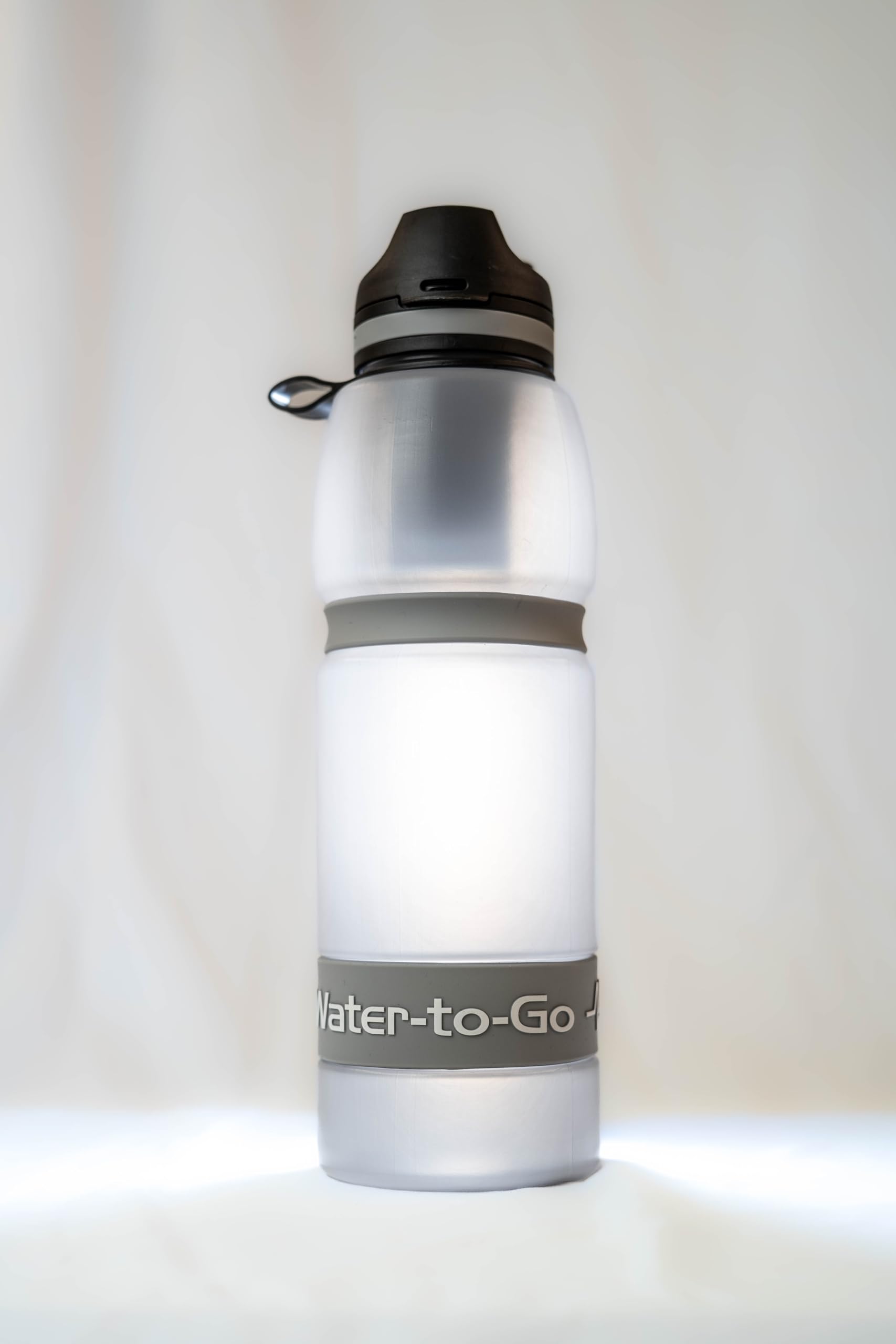 WATER TO GO Botella de agua Active 100 con filtro 3 en 1, 1,0 litros, material de caña de azúcar, 193 g, probado en laboratorio, elimina el 99,9999% de contaminantes, Cloud Silver