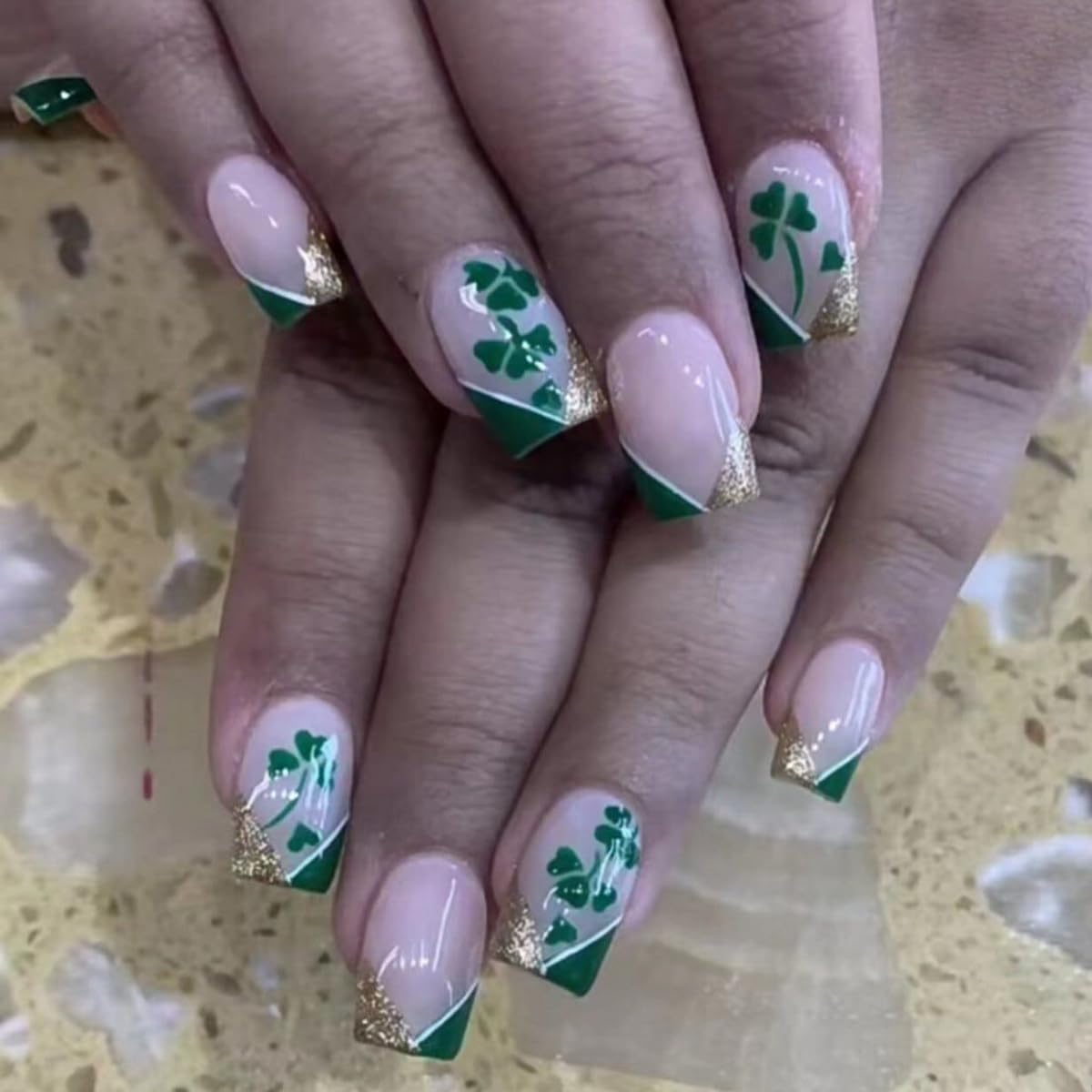 24Pcs St. Patrick's Day Press on Nails Square French Tip Fake Nails Glossy Green Leaf False Nails Design Glitter with Lucky Shamrock Acrylic Reusable Full Cover Glue on Nails for Women and Girls