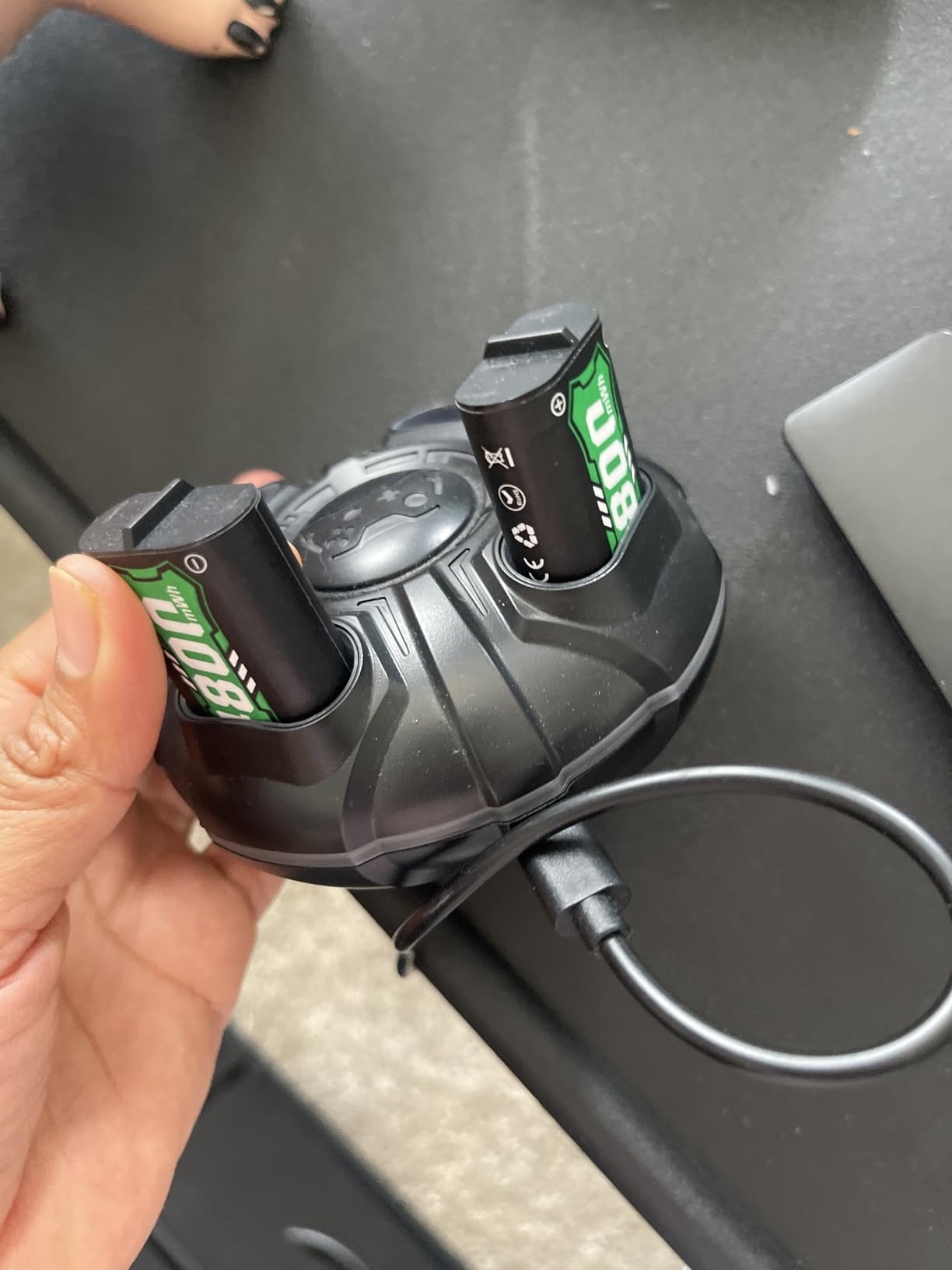 Ukor 4-battery charging system