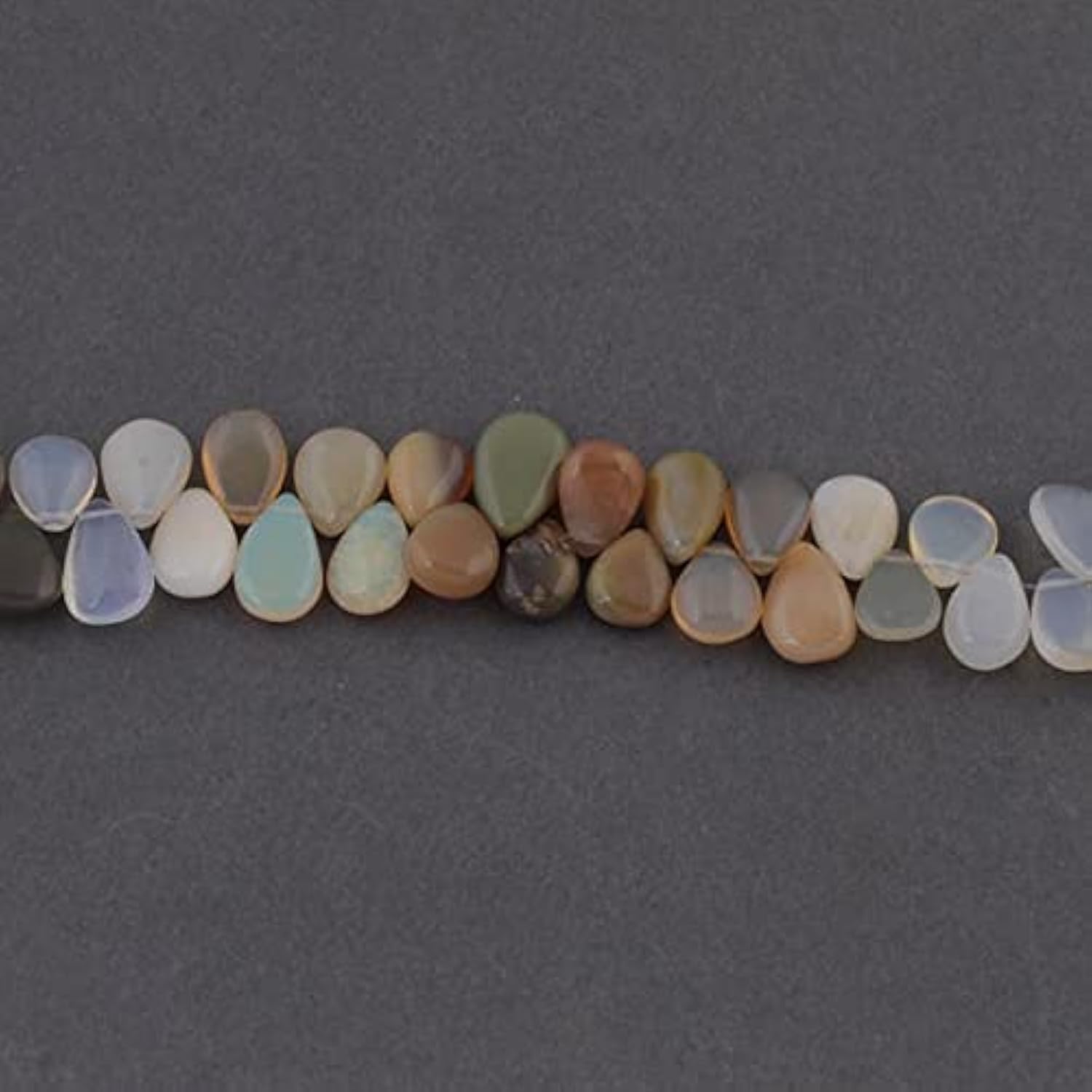 Perles de Welo opale de forme poire aux reflets irisés lisses de dimensions 9x8mm à 14x8mm