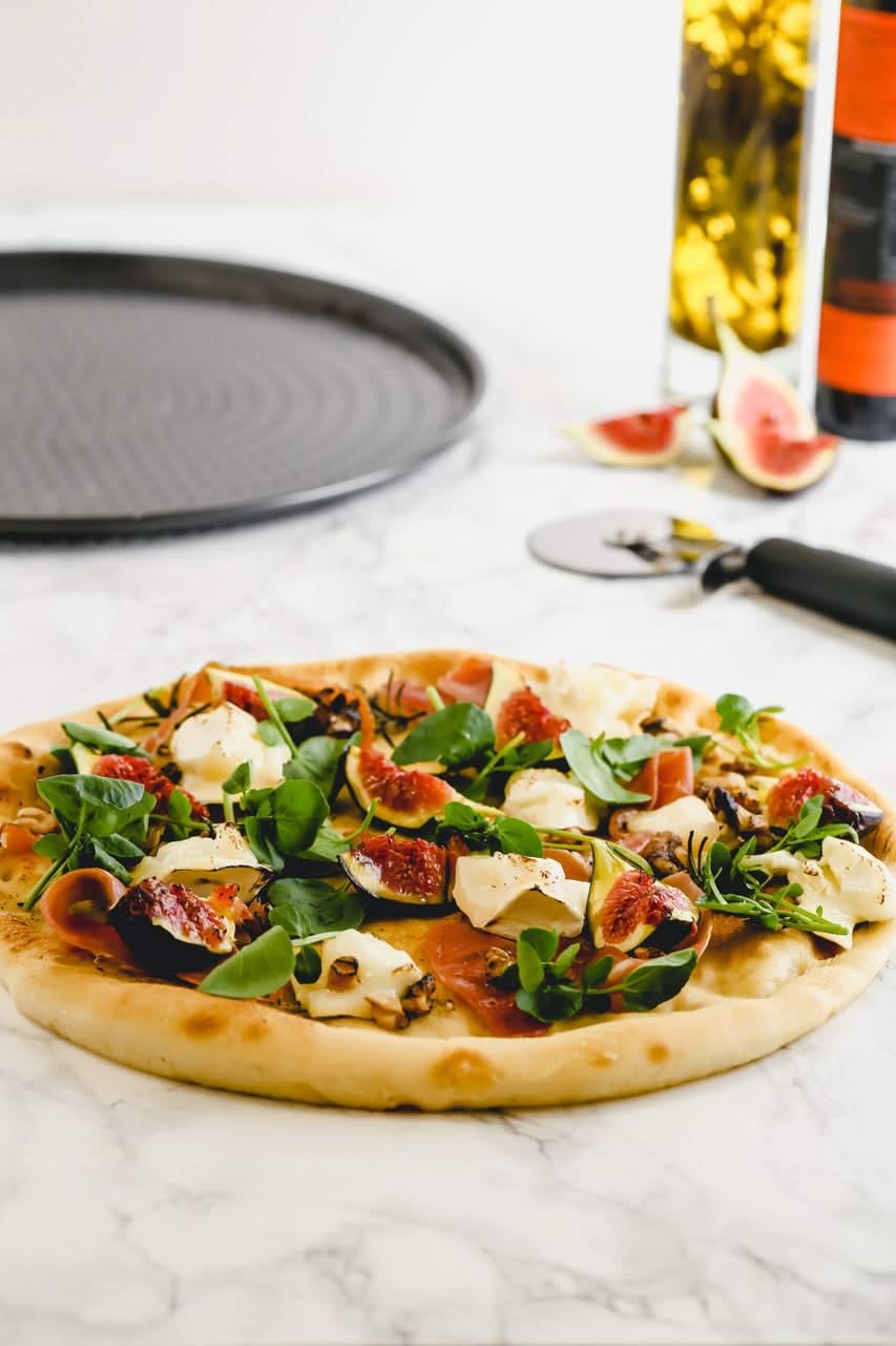 MasterClass 32 cm blacha do pieczenia pizzy Crusty Bake z powłoką nieprzywierającą, solidna okrągła blacha do pieczenia pizzy z perforowaną powierzchnią, przeznaczona do piekarnika, zmywarki