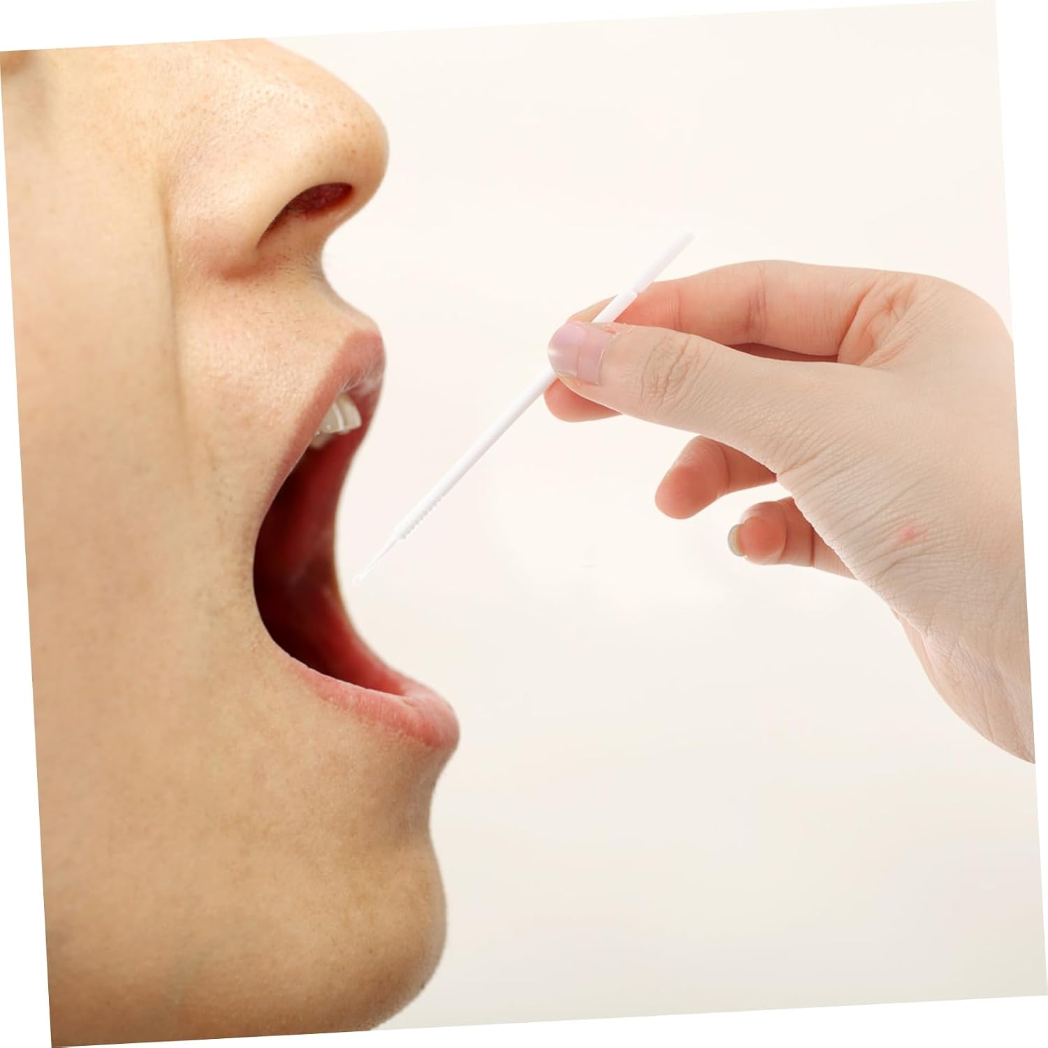 100pcs Dental Treatment Material Micro Applicator Brush Swabs Travel Dental Kit Micro Brush Applicator for Gum Pockets