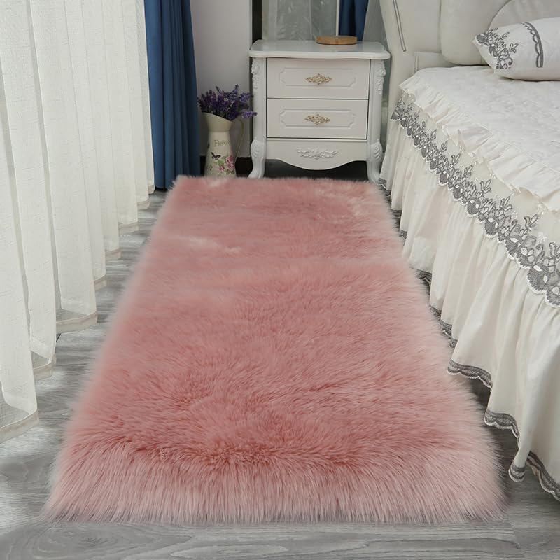 Chemin de table rose clair 60x150 cm en fausse fourrure antidérapante
