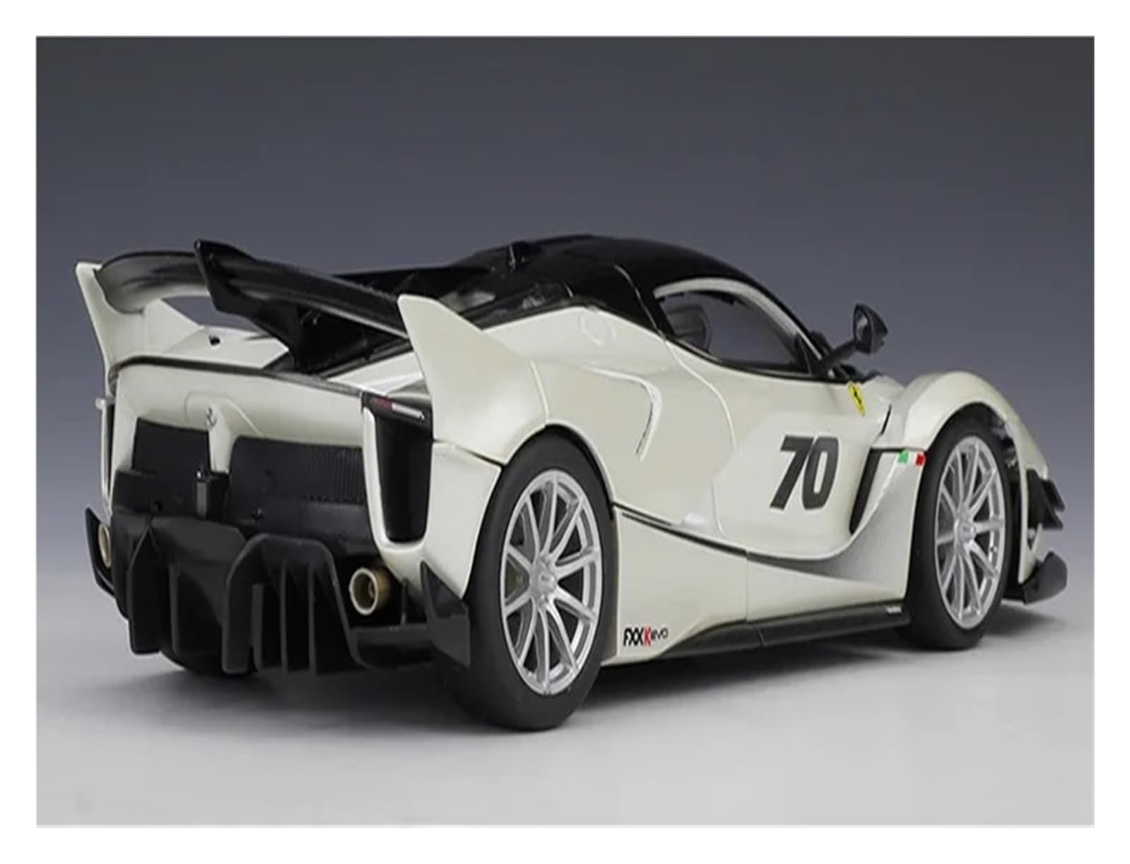 Amazon | ミニカーモデル 1:18 フェラーリ Fxx K Evo Fxx K メタルダイ