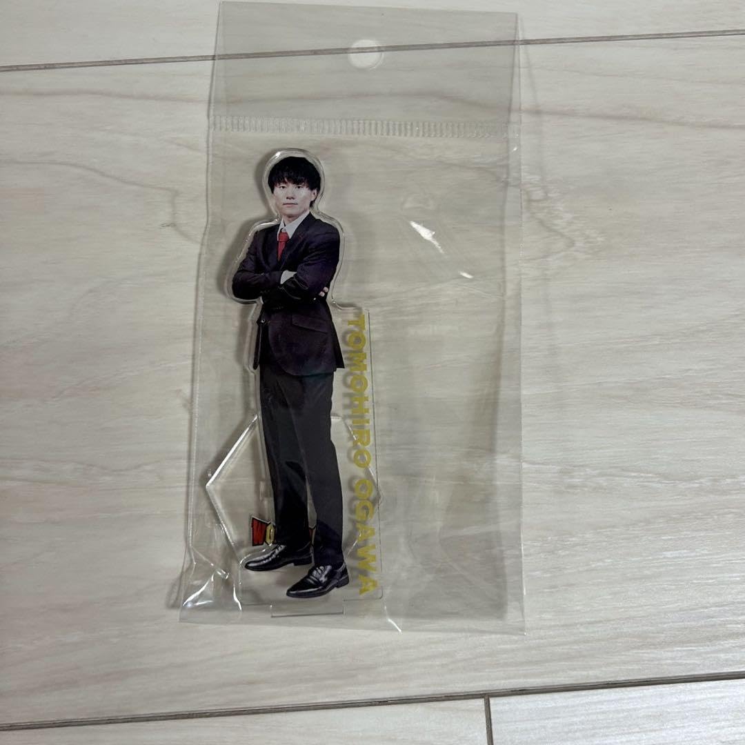 Amazon.co.jp: 小川智大 アクスタ スーツ アクリルスタンド