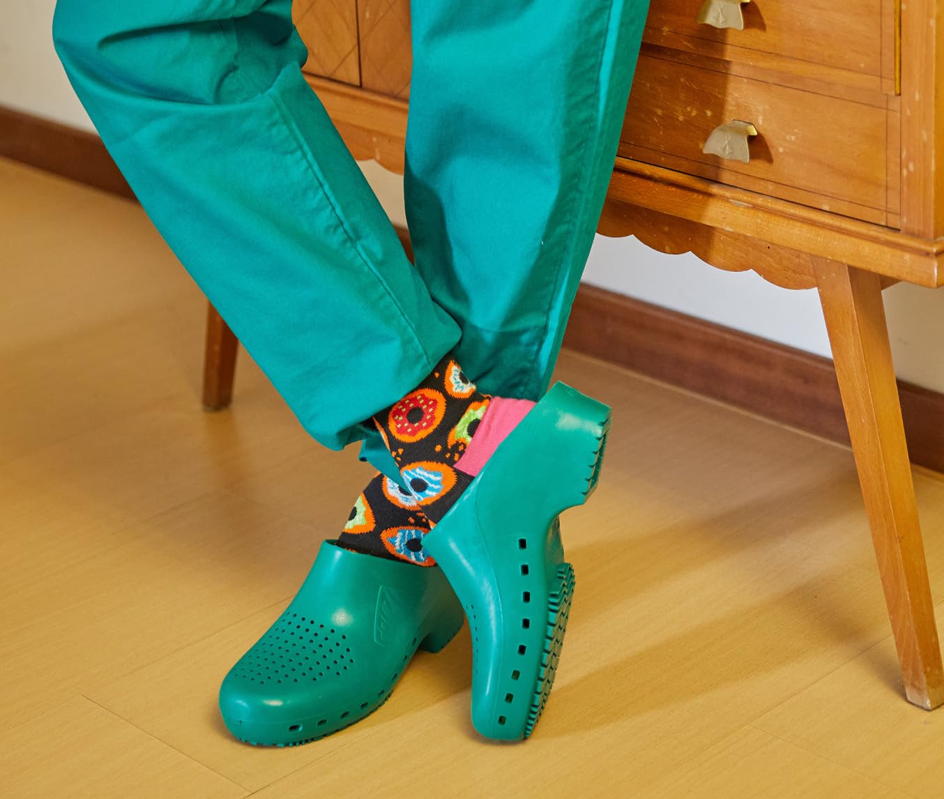 Calzuro Classic con Fori – Zoccoli Sanitari Professionali per Uomo e Donna, Comodi, Antiscivolo e Antistatici, Autoclavabili, Traspiranti, in Gomma Tecnica