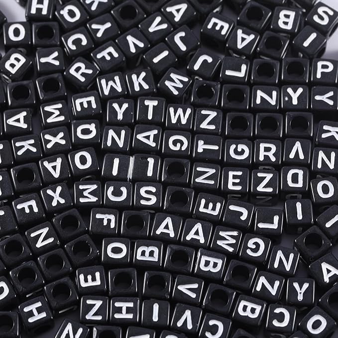 1000pcs 6 * 6mm Acrylic Cube Letter Beads