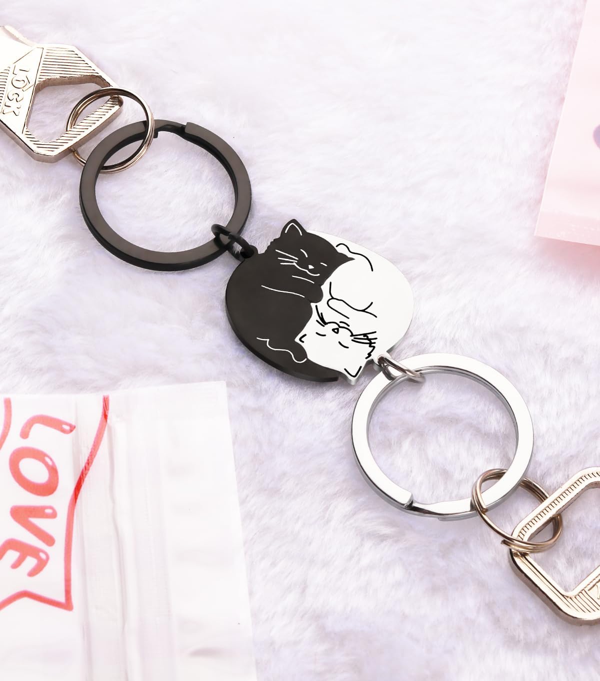 [Looking] 猫 キーホルダー カップル ペア お揃い かわいい シンプル 猫ちゃん キーリング 彼女 彼氏への 記念日 誕生日 恋人 友達に プレゼント ギフト