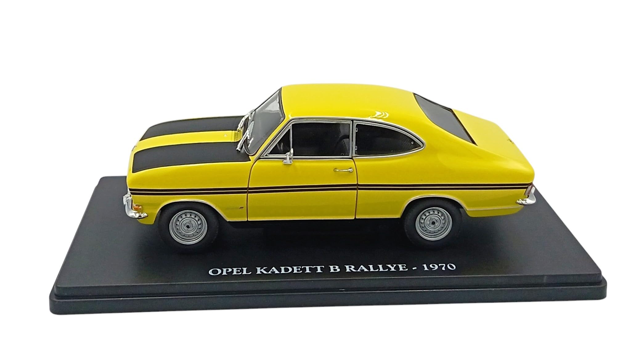 OPO 10 Modellino da Collezione in Scala 1/24 Compatibile con Opel Kadett B Rallye (1970) VC056