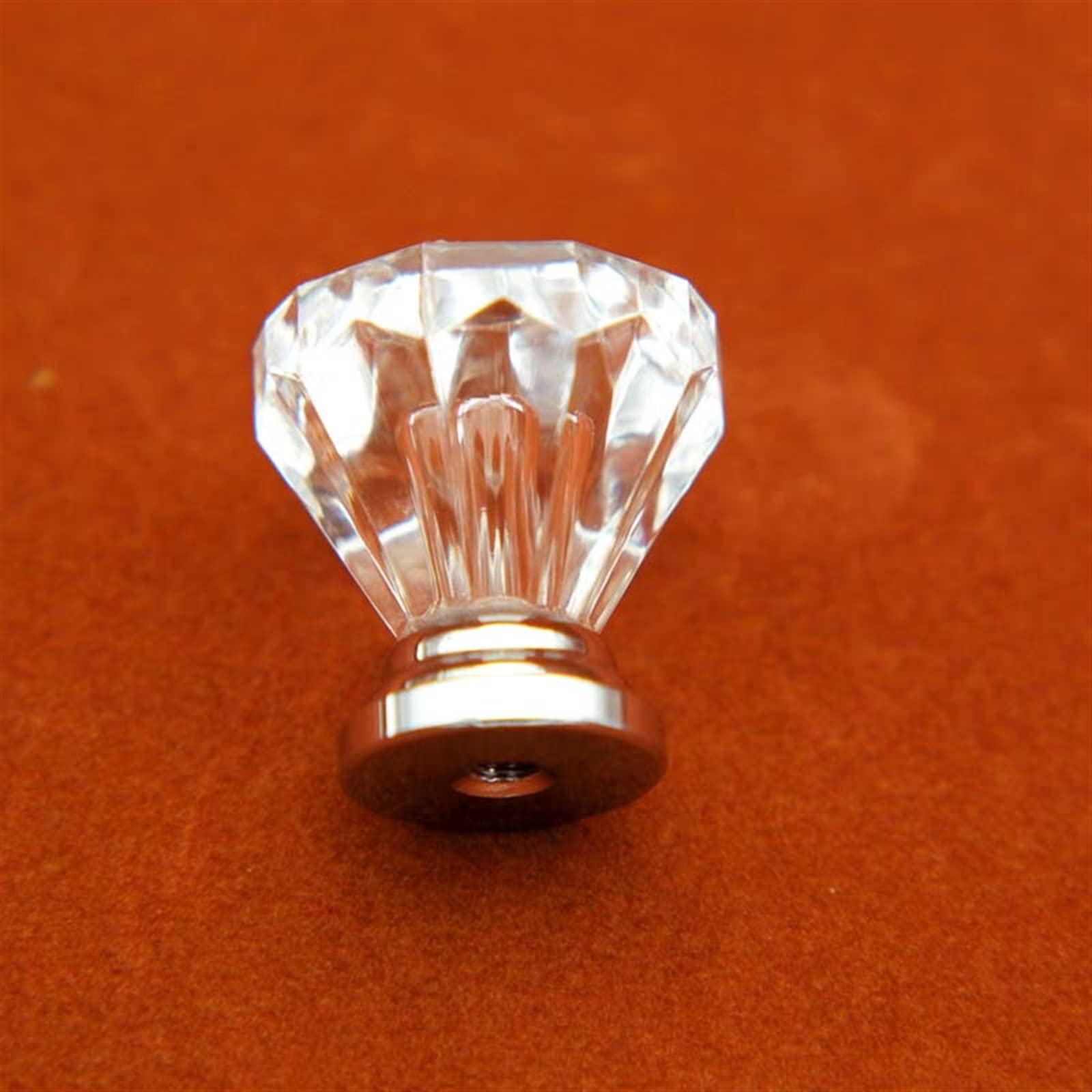 Boutons de tiroir en cristal transparent pour rénover un meuble terne