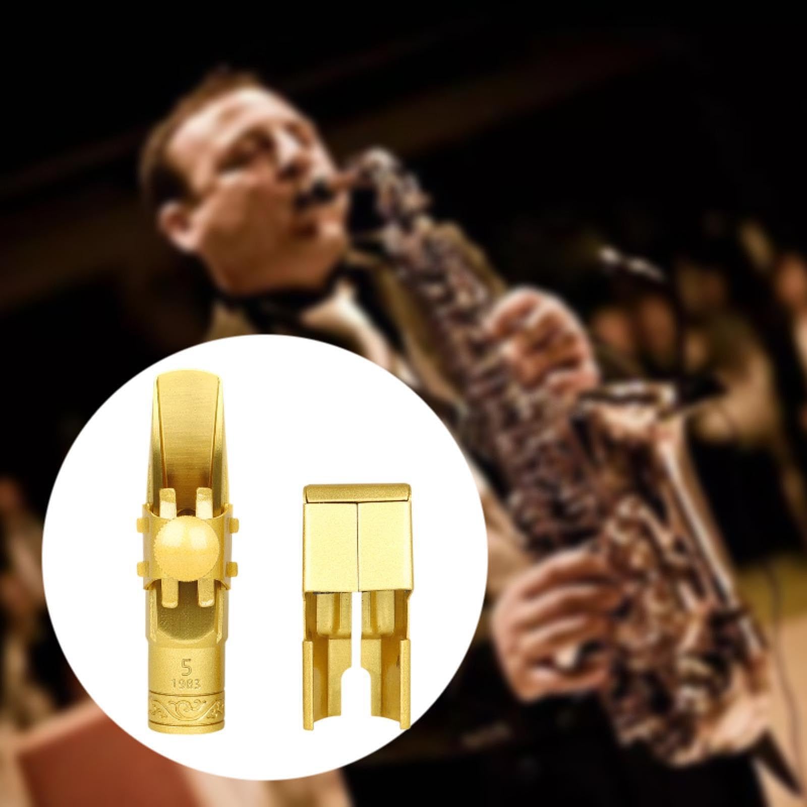 El arte reflejado en una boquilla de saxofón profesional bañada en oro para quienes exigen excelencia el sonido. Boquillas para saxofones altos con parches de ligadura.