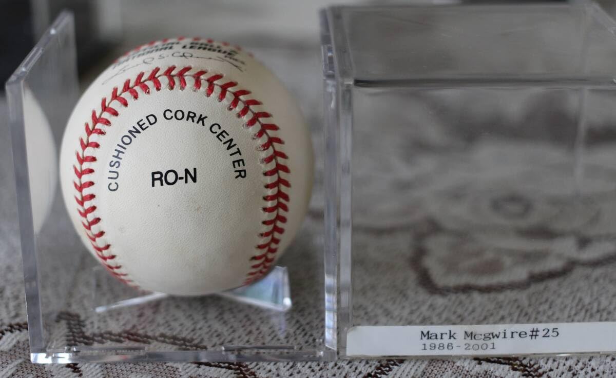Amazon.co.jp: サインボール マークマグワイア Mark McGwire ケース付 