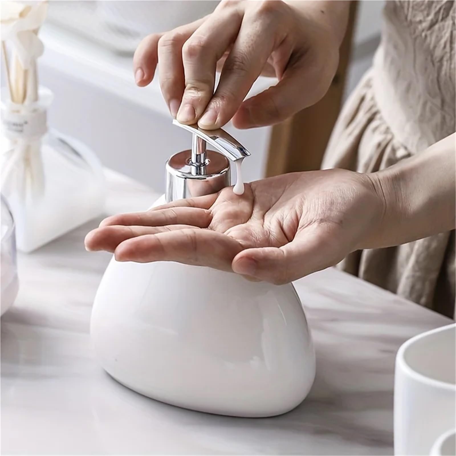 Juego de Accesorios de Baño Juego Completo De Accesorios Baño Cerámica | Con dispensador de jabón, vaso, soporte for cepillo de dientes y organizador de platos.(Gold 4Pcs)