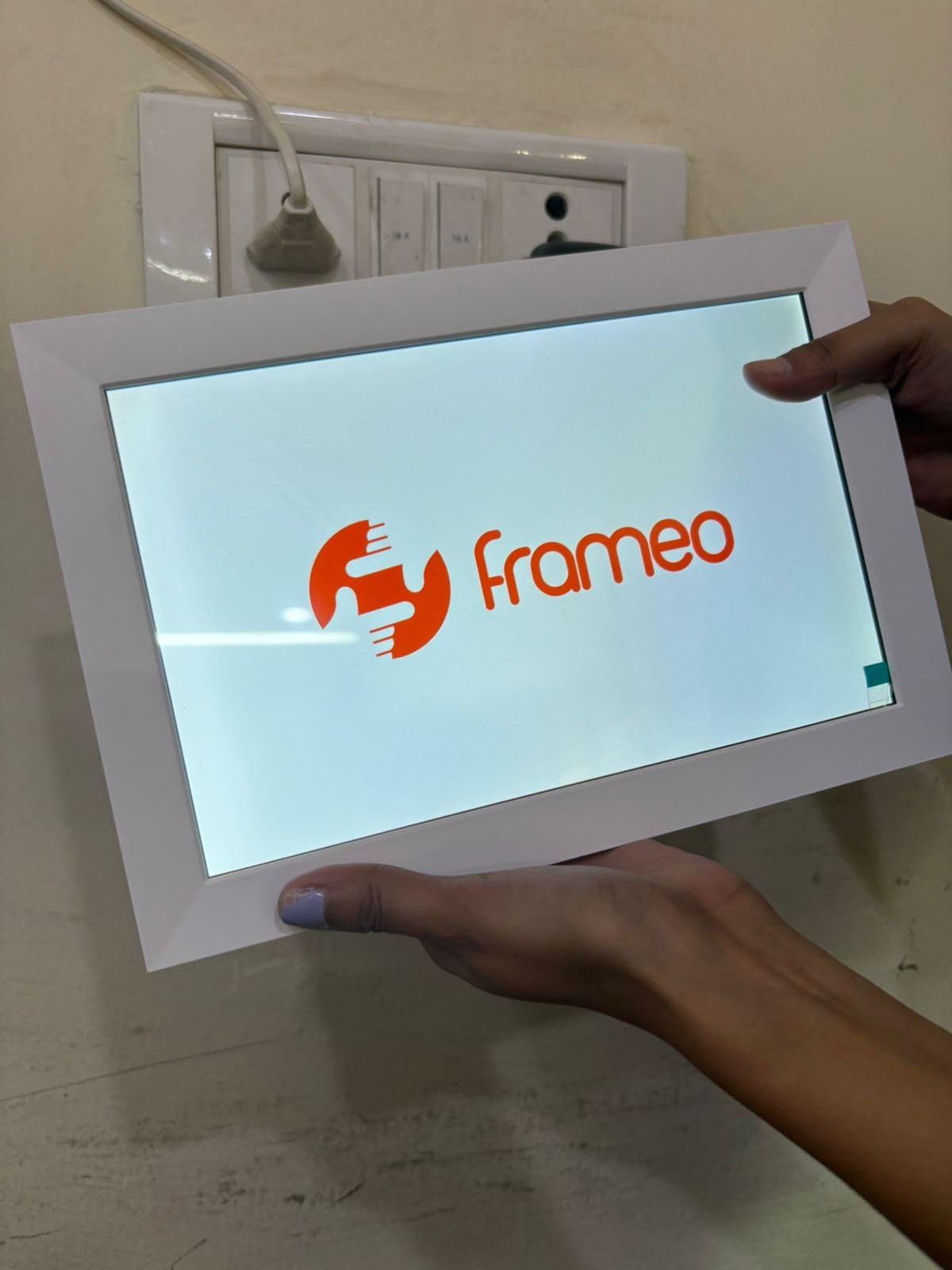 Buy FRAMEO 10.1" WiFi Digital Photo Frame, HD IPS Touchscreen, 32GB ...