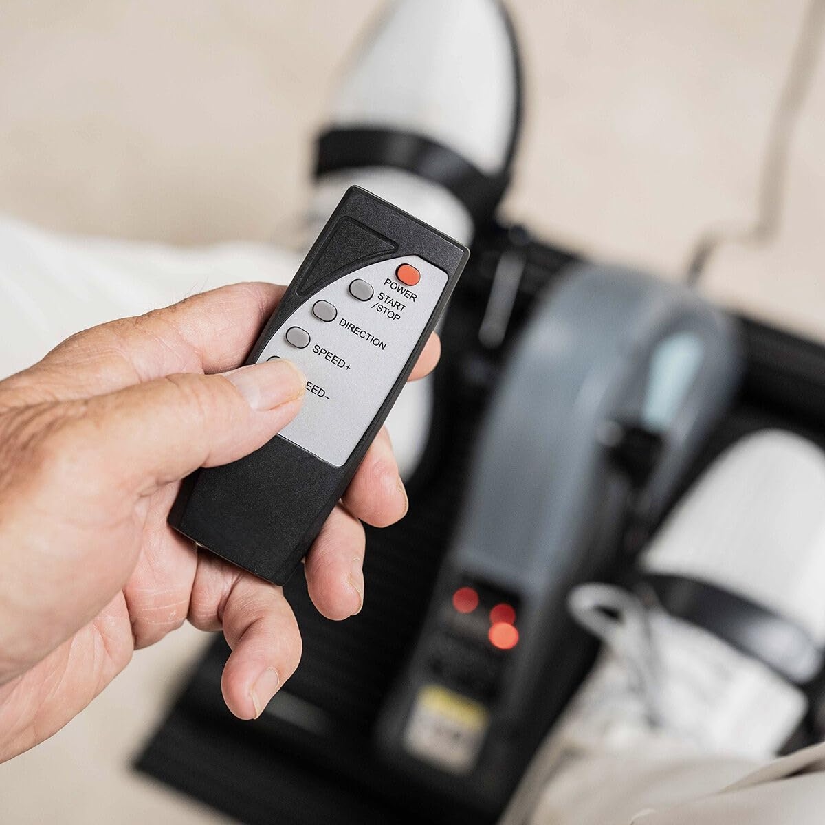 Velora Pédalier Électrique Assisté Bras et Jambes Mini Vélo d'Appartement Motorisé 12 Vitesses 5 Programmes Pédalage Bidirectionnel Écran LCD Tapis Antidérapant Télécommande