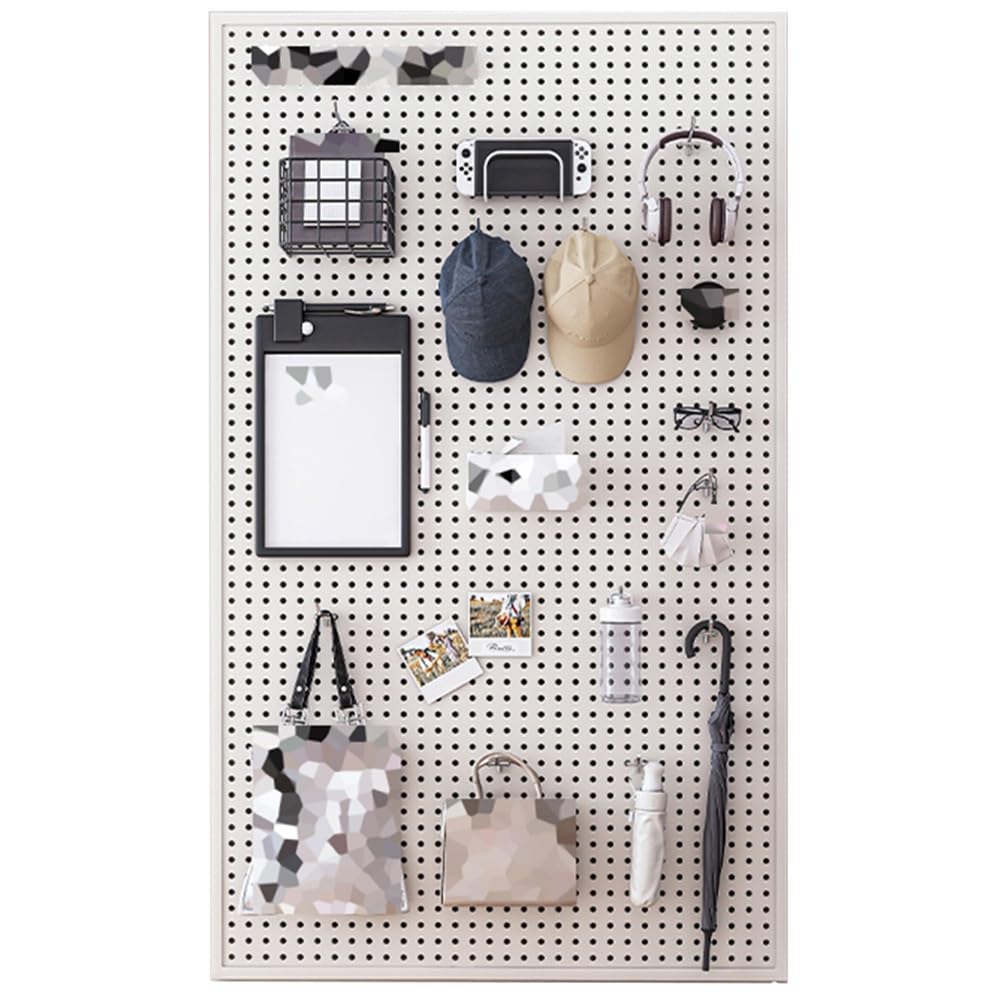 Panneau perforé blanc pour optimiser le rangement mural des outils d'atelier