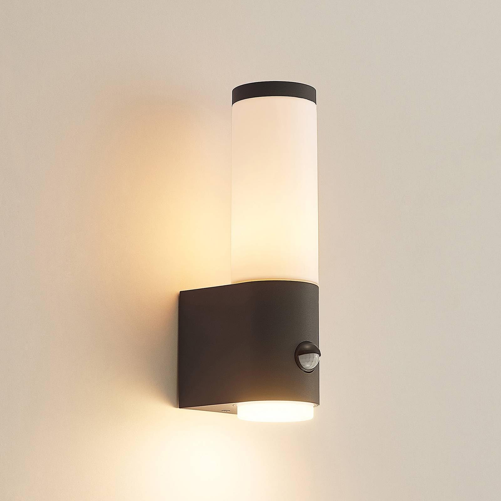 Lindby 'Okari' z czujnik ruchu, styl nowoczesny, kolor czarny, aluminium, IP54, żarówka E27