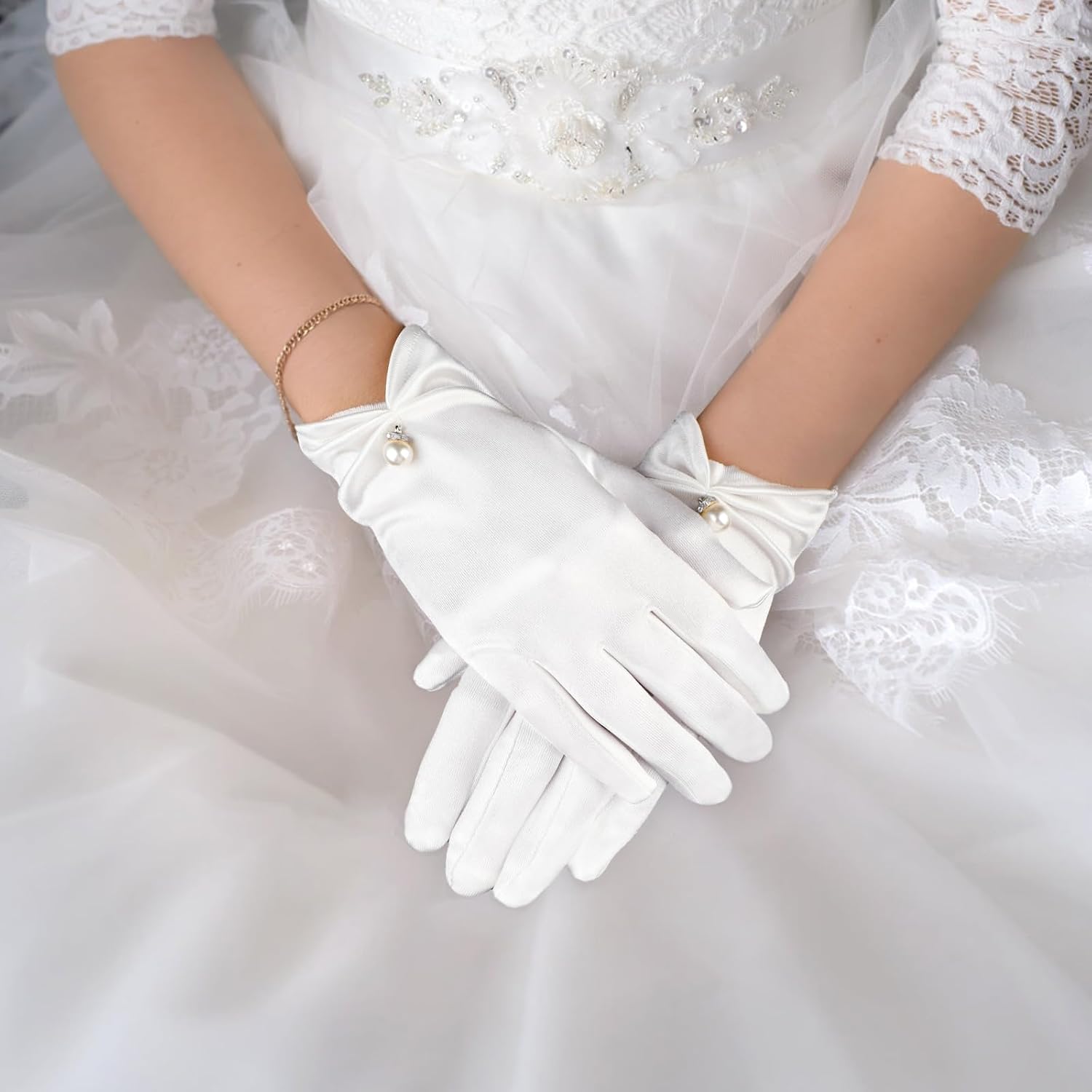 TIESOME Women's Pearl Wedding Gloves Short Satin Opera Gloves, Wrist Length White for 1920s Banquet Tea Party Tuxedo Dance