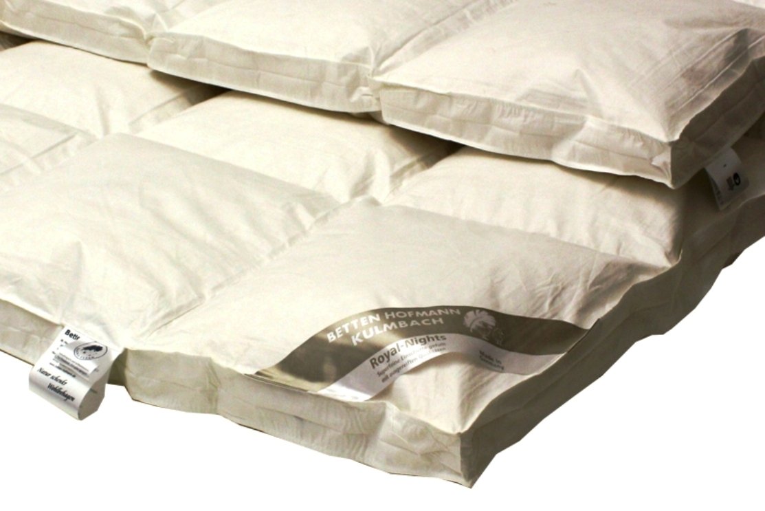 Betten Hofmann Traum Daunen-Kassettenbett 4x6 Karo, 135x200 cm, 900 g Landdaunen, Daunendecke, warme Ganzjahresdecke mit Außensteg, Naturprodukt