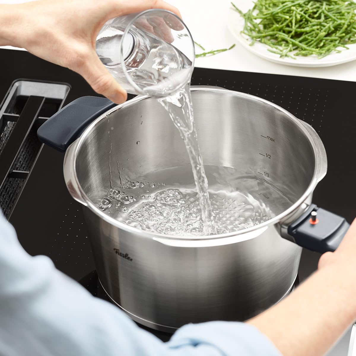 Fissler Vitavit Premium Pentola a pressione in acciaio inox 3.5 L, 22 cm, 4 livelli di cottura, incluso inserto, adatta a fornelli a induzione