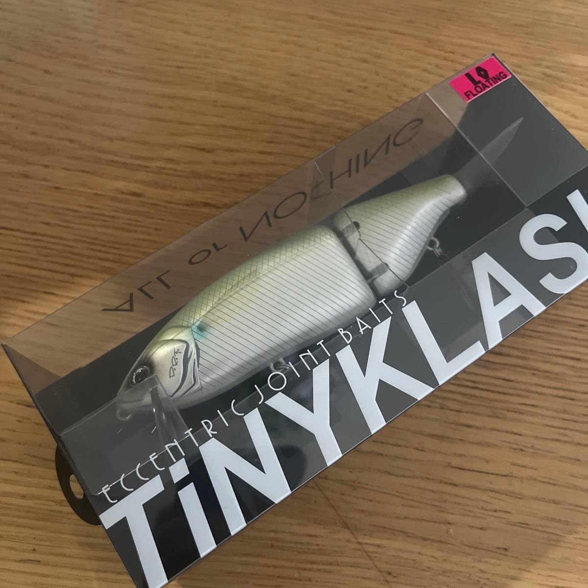 トヨタ200系ハイエース4型ダークプライム純正ナローグリル ハイエース4