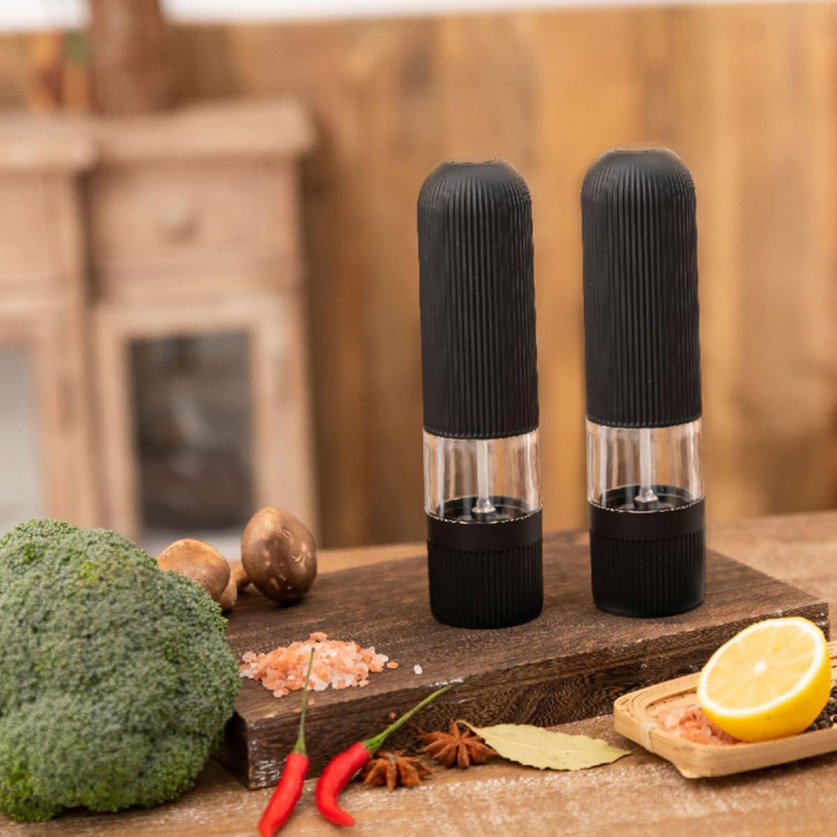 Veemoon Electric Pepper Mill Black Adjustable Automatic Spice Grinder Portable Detachable Coffee Bean Grinder for Kitchen and Dining Use