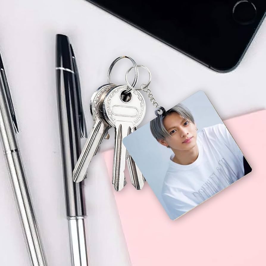 平野紫耀　キーホルダー Amazon.co.jp: 平野紫耀 キーホルダー 贈り物 ギフト 精巧