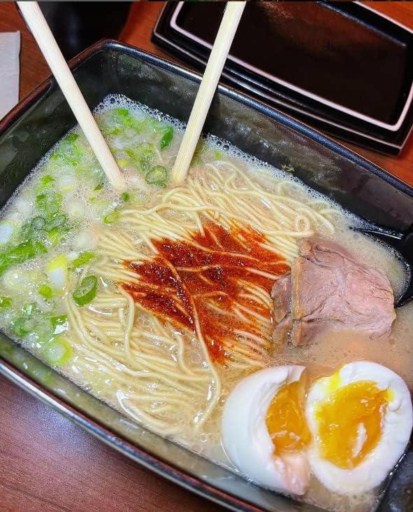 Ichiran Hakata proste makaron Kamadare, 2 posiłki w zestawie, zupa ramen premium tonkotsu ze specjalnym sekretnym czerwonym sosem Ichiran w proszku – 2 posiłki