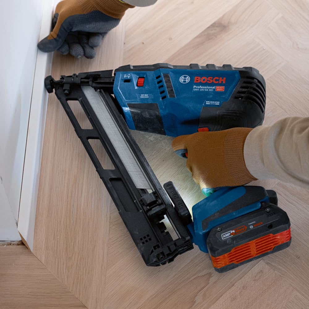 Bosch Professional 18V System cloueur à bois sans-fil GNH 18V-64 MD (tir coup par coup/par contact, pour clous de : 32–64 mm, 15 ga (1,8 mm) et inclinaison chargeur 34°)