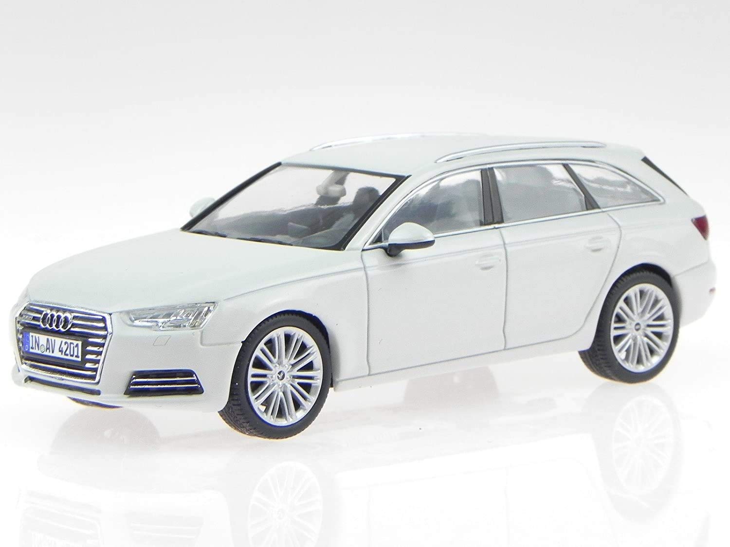 Audi A4 Avant ホワイト ミニカー Spark - 5011504213 - Audi A4 Avant - 2015 - 1:43 - White : I