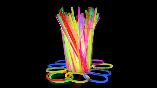 Miniatura 2 de Crown Display El paquete de fiesta de palos brillantes incluye collares de 100 x 22 pulgadas que brillan en la oscuridad y pulseras iluminadas de