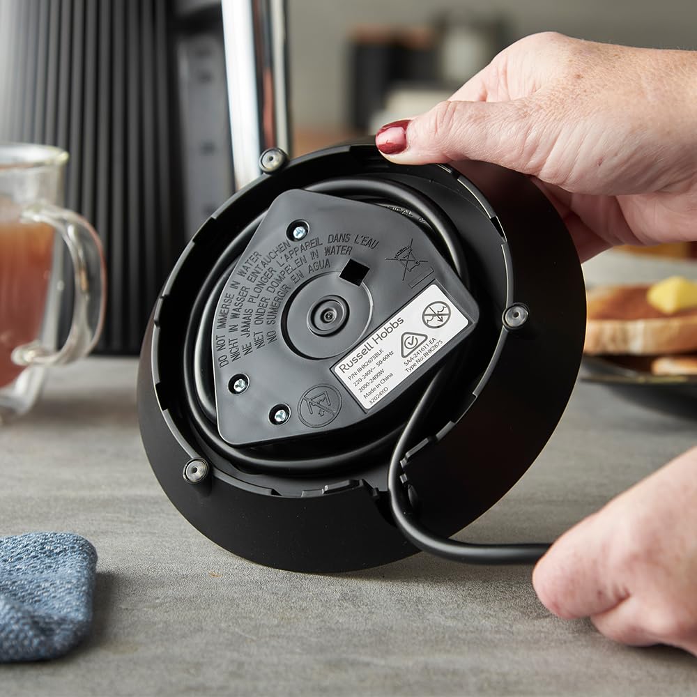 Russell Hobbs Bouilloire électrique 1,7L 2400 W Brontë noir mat 26750-70