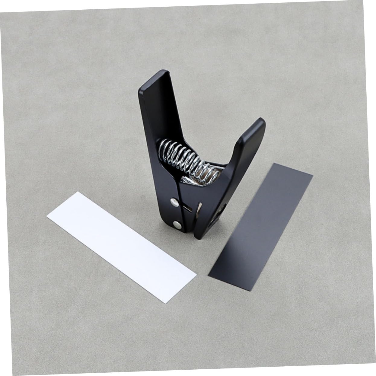 BESTonZON Punzonatrice Per Plettri Chitarra Kit Punzonatura Liutaio Accessori Costruzione Chitarra Punzone Fai Da Te Strumento Taglierina Plettri Basso Ukulele
