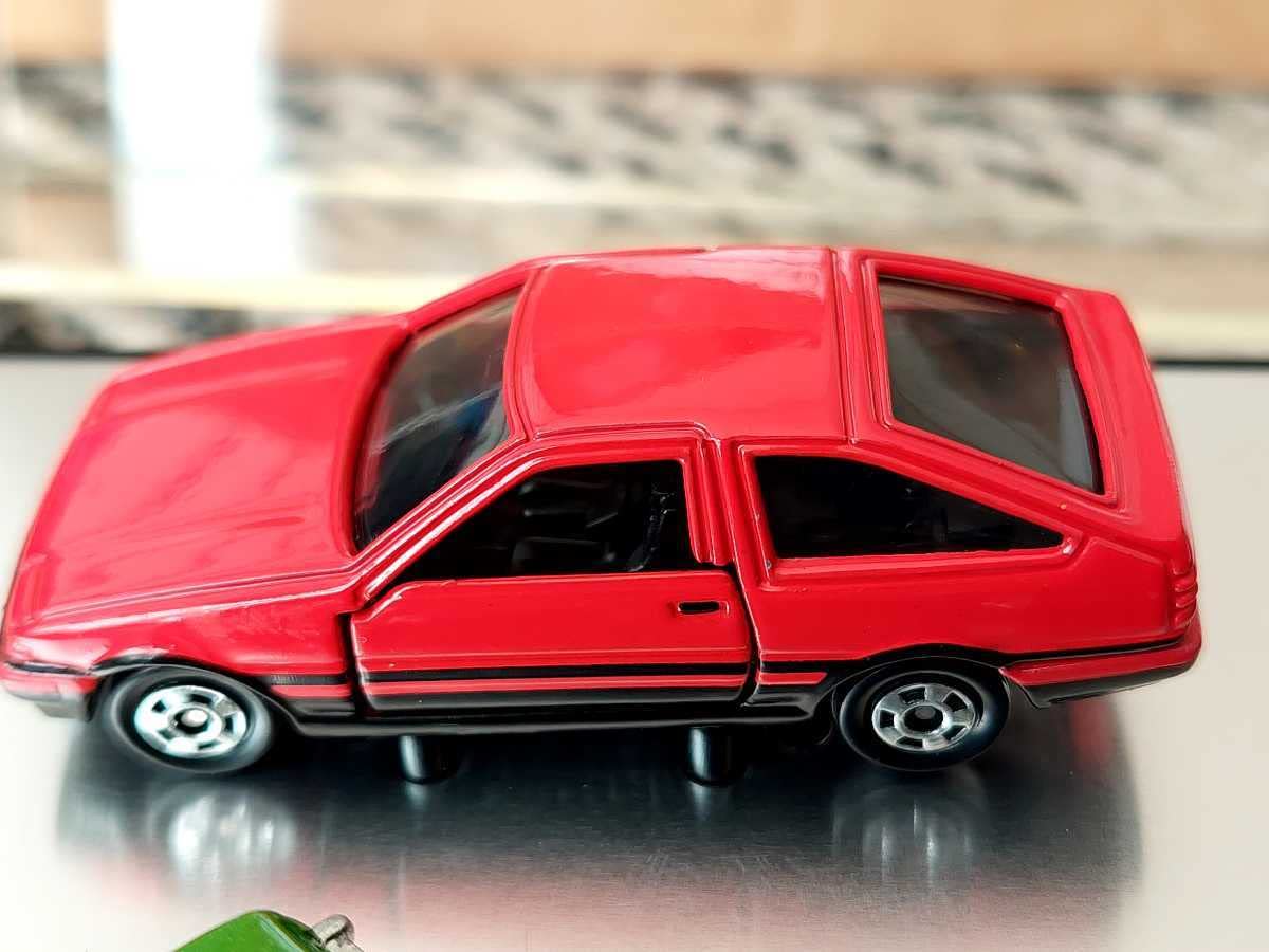 Amazon | ミニカー スプリンター トレノ 赤色x黒色 トミカ30周年