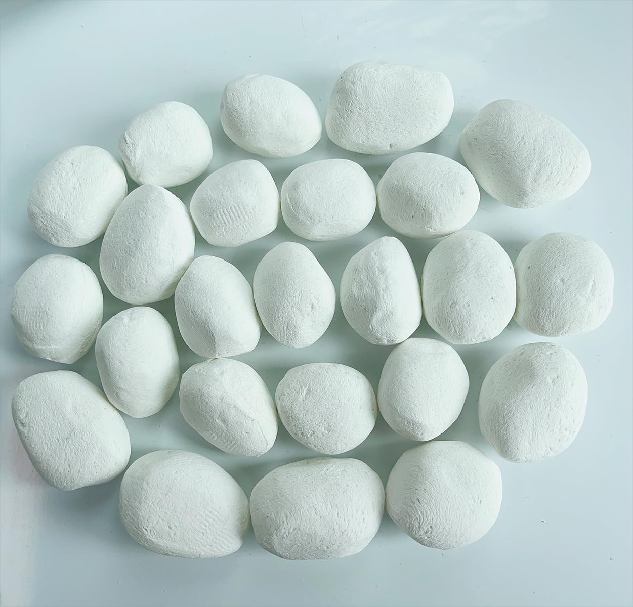 Ciottoli in ceramica per camino, 24 pezzi, ciottoli di lava rotondi, tronchi a gas, per caminetti e bracieri interni ed esterni, pietre decorative (bianco)