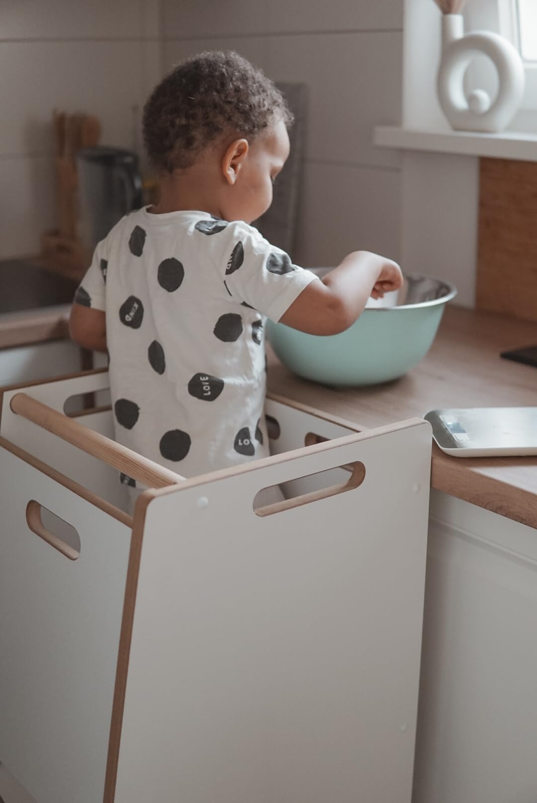 NOWAY Lernturm für Kinder, Montessori Kinderplattform, sicherer Küchenturm für die Küche, stabil ab 1 Jahr, 3-stufig höhenverstellbar, weiß