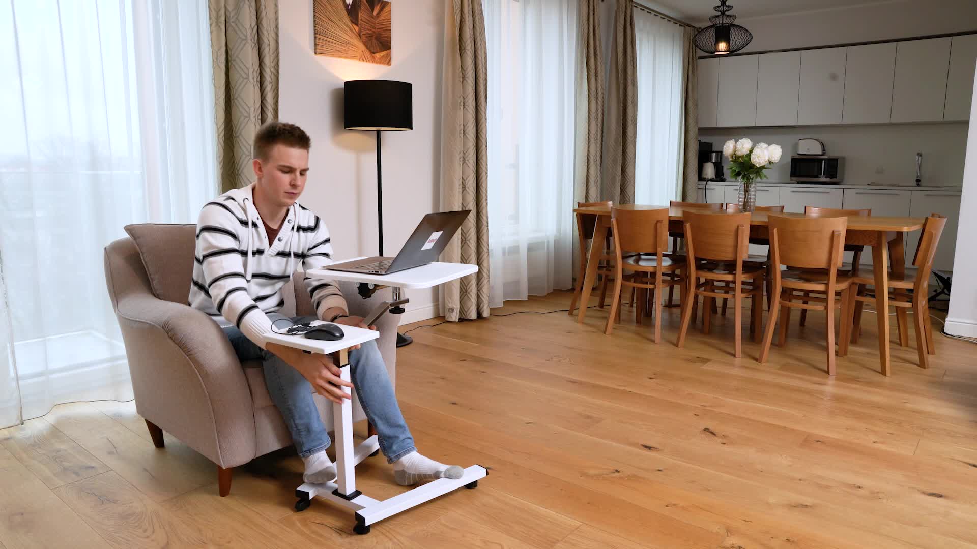 Bureau Mobile Réglable Hauteur 69-90cm - Table PC sur Roulettes avec Blocage Sécurité (60x40cm) Idéal Canapé/Chambre/Bureau - Design Compact pour Télétravail Érgonomique