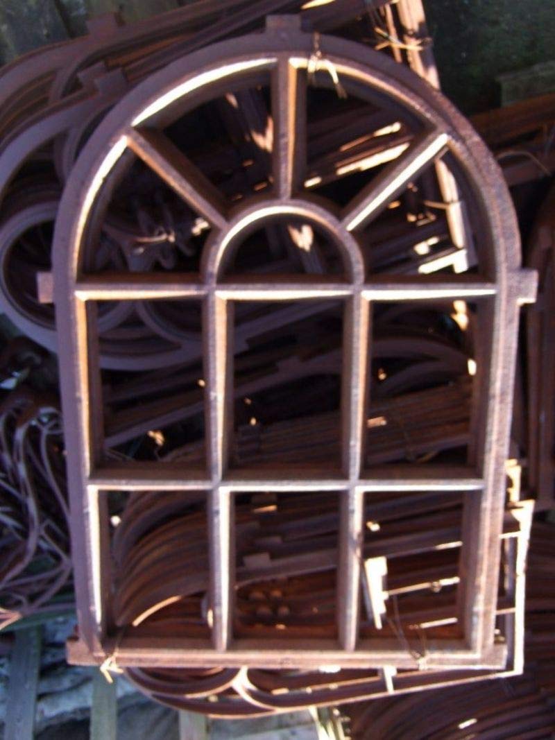 Antikas - Eisenfenster als Antik-Fenster für Gartenmauer m Bogen, Stallfenster westfälisch